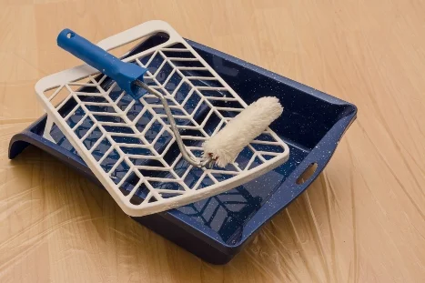 Farbwanne und Farbrolle